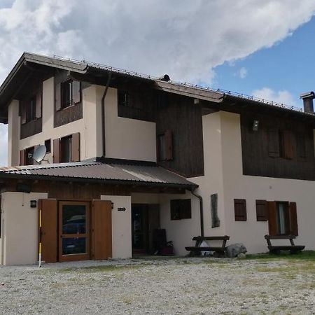 Rifugio Garibaldi 莱德罗 外观 照片
