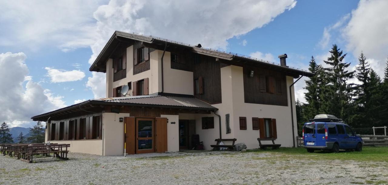 Rifugio Garibaldi 莱德罗 外观 照片