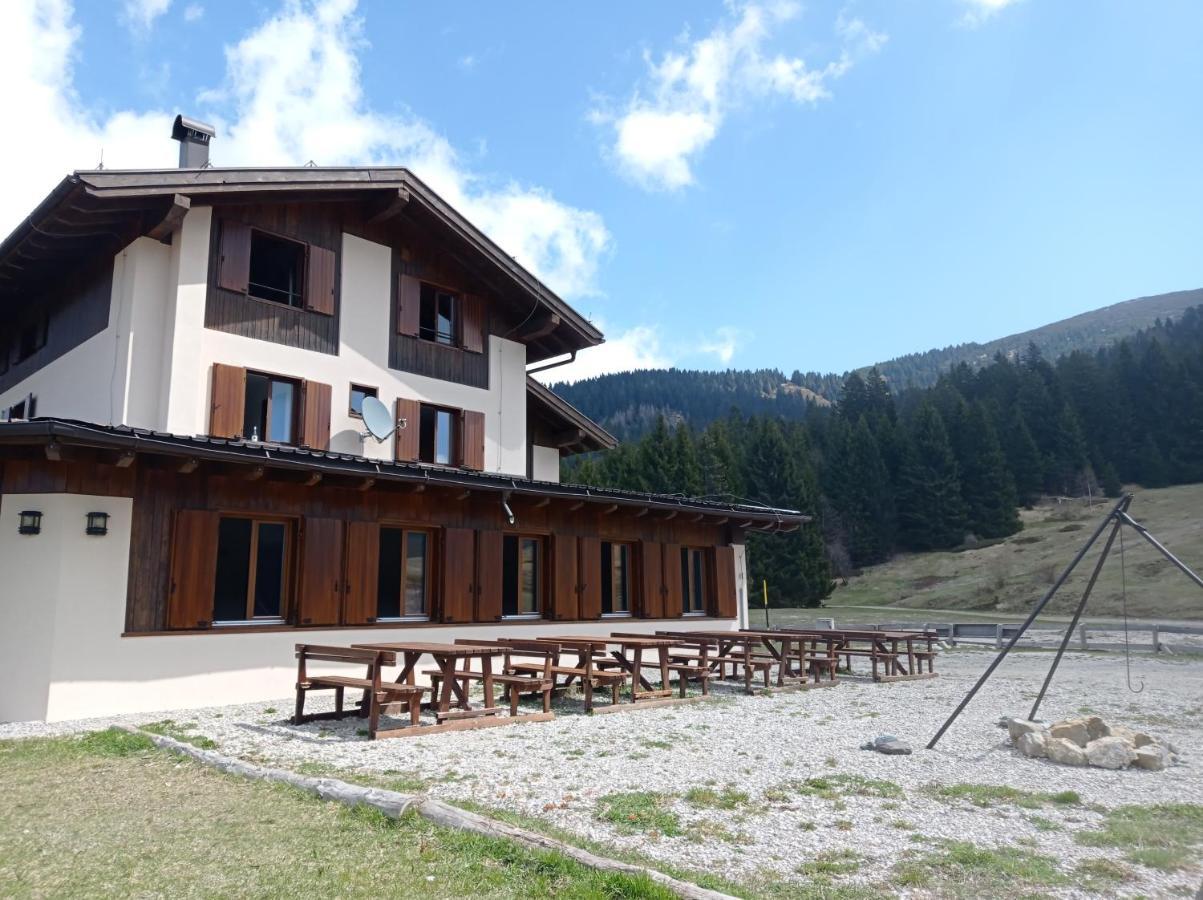 Rifugio Garibaldi 莱德罗 外观 照片